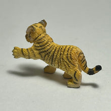 Load image into Gallery viewer, Bengal tiger mother and cub - Trading Figure - Miniature (1)
