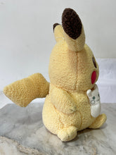Cargar imagen en el visor de la galería, Pokémon the Series: Black &amp; White - Pikachu - Huge Plush Toy - Winter Version
