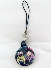 Cargar imagen en el visor de la galería, Osomatsu-San - Matsuno Jyushimatsu &amp; Matsuno Todomatsu - Can Badge Strap
