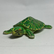 Cargar imagen en el visor de la galería, Green Turtle - Trading Figure - Miniature - 034
