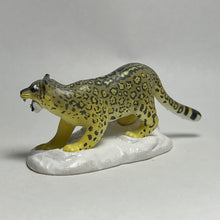 Cargar imagen en el visor de la galería, Snow leopard - Trading Figure - Feline Animals
