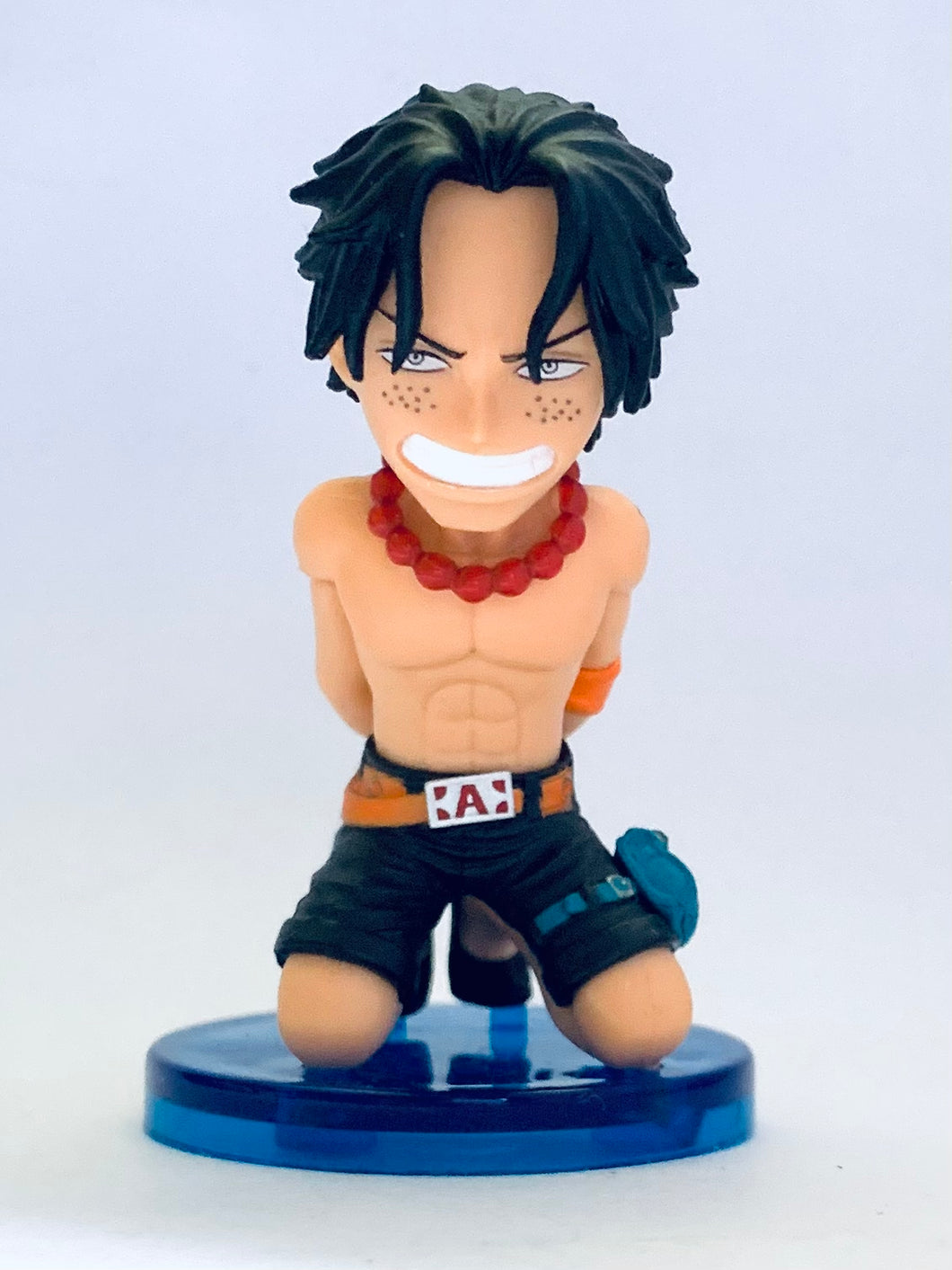 Figure One Piece World Collectable - Burst - Portgas D. Ace em