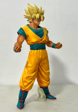 Load image into Gallery viewer, Dragon Ball Z - Son Goku SSJ - Master Stars Piece
