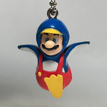 Cargar imagen en el visor de la galería, New Super Mario Bros. Wii - Penguin Mario - Figure Keychain
