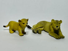 Cargar imagen en el visor de la galería, Lion Family (B) - Trading Figure - Miniature (9)
