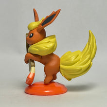 Cargar imagen en el visor de la galería, Pokémon - Booster / Flareon - Trading Figure

