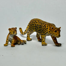 Cargar imagen en el visor de la galería, Leopard mother and Cub - Trading Figure - Miniature (10)
