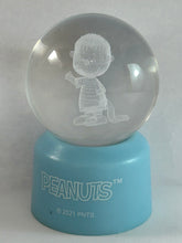 Cargar imagen en el visor de la galería, Peanuts - Linus van Pelt - Snoopy Clear Ball Light Part 2
