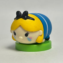 Cargar imagen en el visor de la galería, Disney Tsum Tsum - Alice - Trading Figure - Choco Egg (5)
