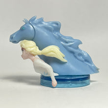 Cargar imagen en el visor de la galería, Frozen 2 - Elsa &amp; The Nokk - Trading Figure - Choco Egg (04)
