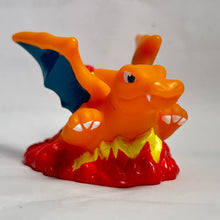 Cargar imagen en el visor de la galería, Pokémon - Lizardon / Charizard - Finger Puppet (BW5)
