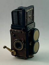 Cargar imagen en el visor de la galería, Rollei Rolleiflex 2.8F - Miniature - Trading Figure
