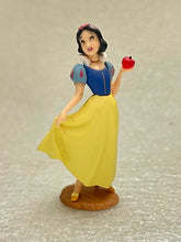 Cargar imagen en el visor de la galería, Snow White and the Seven Dwarfs - Snow White - Disney Choco Party Part 1 - Trading Figure (S-01)
