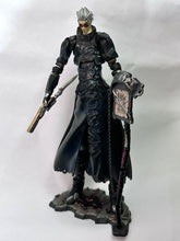 Load image into Gallery viewer, Trigun - Vash the Stampede - Figure - Black Ver. Sunglasses
