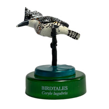 Cargar imagen en el visor de la galería, Crested kingfisher (Megaceryle lugubris) - Mini Figure - Bottle Cap
