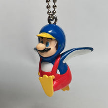 Cargar imagen en el visor de la galería, New Super Mario Bros. Wii - Penguin Mario - Figure Keychain
