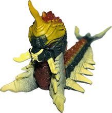 Cargar imagen en el visor de la galería, Gojira - Battra Larva - Trading Figure - Godzilla Collection - Vintage Toy
