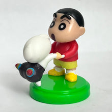 Cargar imagen en el visor de la galería, Crayon Shin-chan: Arashi o Yobu: Utau Ketsudake Bakudan! - Nohara Shinnosuke &amp; Shiro - Choco Egg Movie Selection
