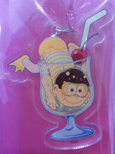 Cargar imagen en el visor de la galería, Osomatsu-san - Matsuno Jyushimatsu - Summer Pine Market Trading Acrylic Charm - Cream Soda Matsu ver.
