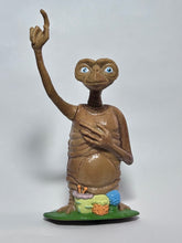 Cargar imagen en el visor de la galería, E.T.: The Extra-Terrestrial - Pullback Running Figure
