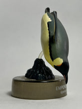 Cargar imagen en el visor de la galería, Emperor Penguin - Trading Figure - Miniature
