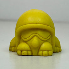 Cargar imagen en el visor de la galería, Super Mario Bros. - Met / Buzzy Beetle - Eraser / Keshigomu - Yellow ver.
