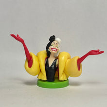 Cargar imagen en el visor de la galería, One Hundred and One Dalmatians - Cruella de Vil - Trading Figure - Choco Egg (102)
