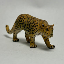 Cargar imagen en el visor de la galería, Leopard mother and Cub - Trading Figure - Miniature (10)
