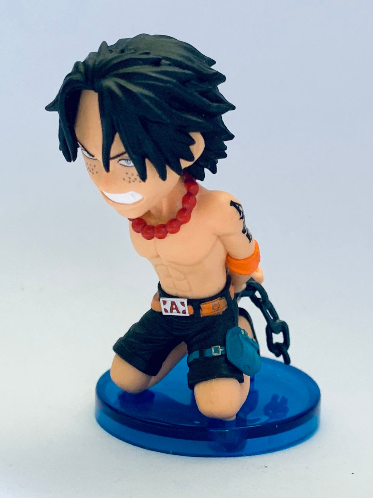 Figure One Piece World Collectable - Burst - Portgas D. Ace em