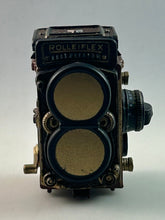 Cargar imagen en el visor de la galería, Rollei Rolleiflex 2.8F - Miniature - Trading Figure
