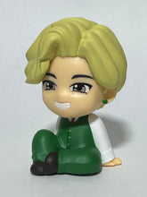 Cargar imagen en el visor de la galería, TinyTan - V - Trading Figure - Candy Toy (6) - BTS
