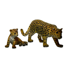 Cargar imagen en el visor de la galería, Leopard mother and Cub - Trading Figure - Miniature (10)
