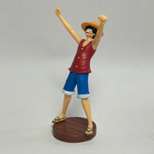 Cargar imagen en el visor de la galería, One Piece - Monkey D. Luffy - Trading Figure - Choco Egg (1)
