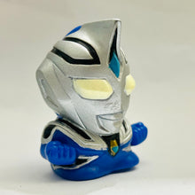 Cargar imagen en el visor de la galería, Ultraman Gaia - Ultraman Agul - Finger Puppet - SD Figure
