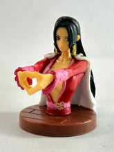 Cargar imagen en el visor de la galería, One Piece - Boa Hancock - Trading Figure - Choco Egg

