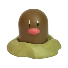 Cargar imagen en el visor de la galería, Pokémon - Digda / Diglet - Trading Figure
