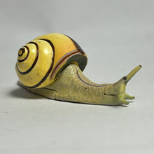 Cargar imagen en el visor de la galería, Red-lipped snail - Trading Figure - Miniature - 040C
