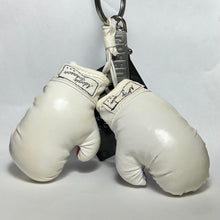 Load image into Gallery viewer, Creed (film) - Rocky VII 7 - Glove Keychain
