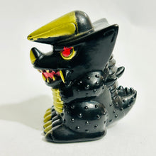 Cargar imagen en el visor de la galería, Return of Ultraman - Black King - Finger Puppet - Kaiju - Monster - SD Figure
