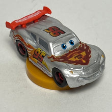 Cargar imagen en el visor de la galería, Cars 2 - Lightning McQueen - Trading Figure - Choco Egg - Silver ver. (47)
