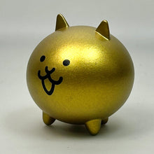 Load image into Gallery viewer, Nyanko Daisensou - Kin Neko - Mini Figure
