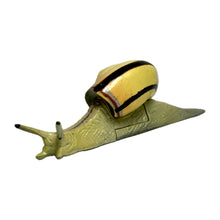 Cargar imagen en el visor de la galería, Red-lipped snail - Trading Figure - Miniature - 040C
