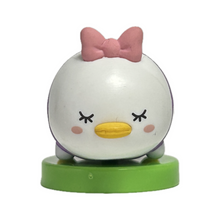Cargar imagen en el visor de la galería, Disney Tsum Tsum - Daisy Duck - Trading Figure - Choco Egg (4)
