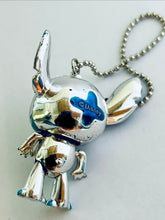 Cargar imagen en el visor de la galería, Lilo &amp; Stitch - Stitch - Metallic Keychain

