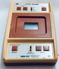 Cargar imagen en el visor de la galería, Mini-Vid Dodge City Gunfight - Handheld Electronic Game - Vintage - Boxed
