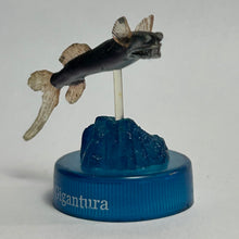 Cargar imagen en el visor de la galería, Gigantura - Mini Figure - Bottle Cap
