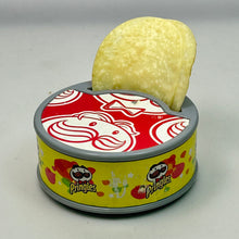 Cargar imagen en el visor de la galería, Pringles Pullback Car - Toy
