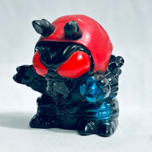 Cargar imagen en el visor de la galería, Ultraman Cosmos - Chaos Bug - Trading Figure - Soft Vinyl
