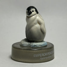 Cargar imagen en el visor de la galería, Emperor Penguin (Chick) - Trading Figure - Miniature
