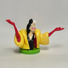 Cargar imagen en el visor de la galería, One Hundred and One Dalmatians - Cruella de Vil - Trading Figure - Choco Egg (102)
